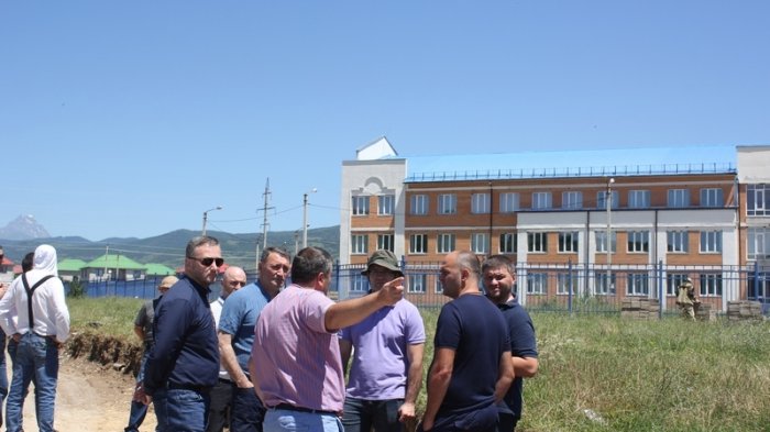Константин Джуссоев ознакомился с ходом работ на объектах Инвестпрограммы