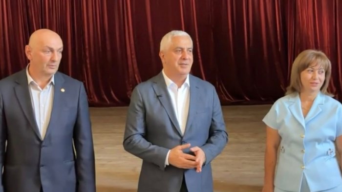 Марат Камболов встретился с жителями Тбет 
